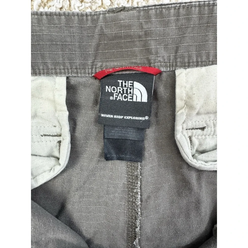 The North Face Men's Shorts Size 34 Gray Cargo Hiking Outdoor Casual